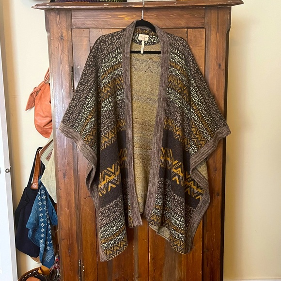 Wilfred Free winter cape wrap - Picture 1 of 4